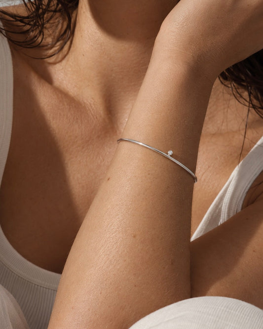 01 Cuff with stone