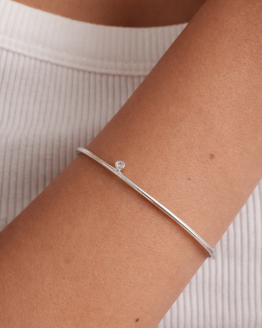 01 Cuff with stone